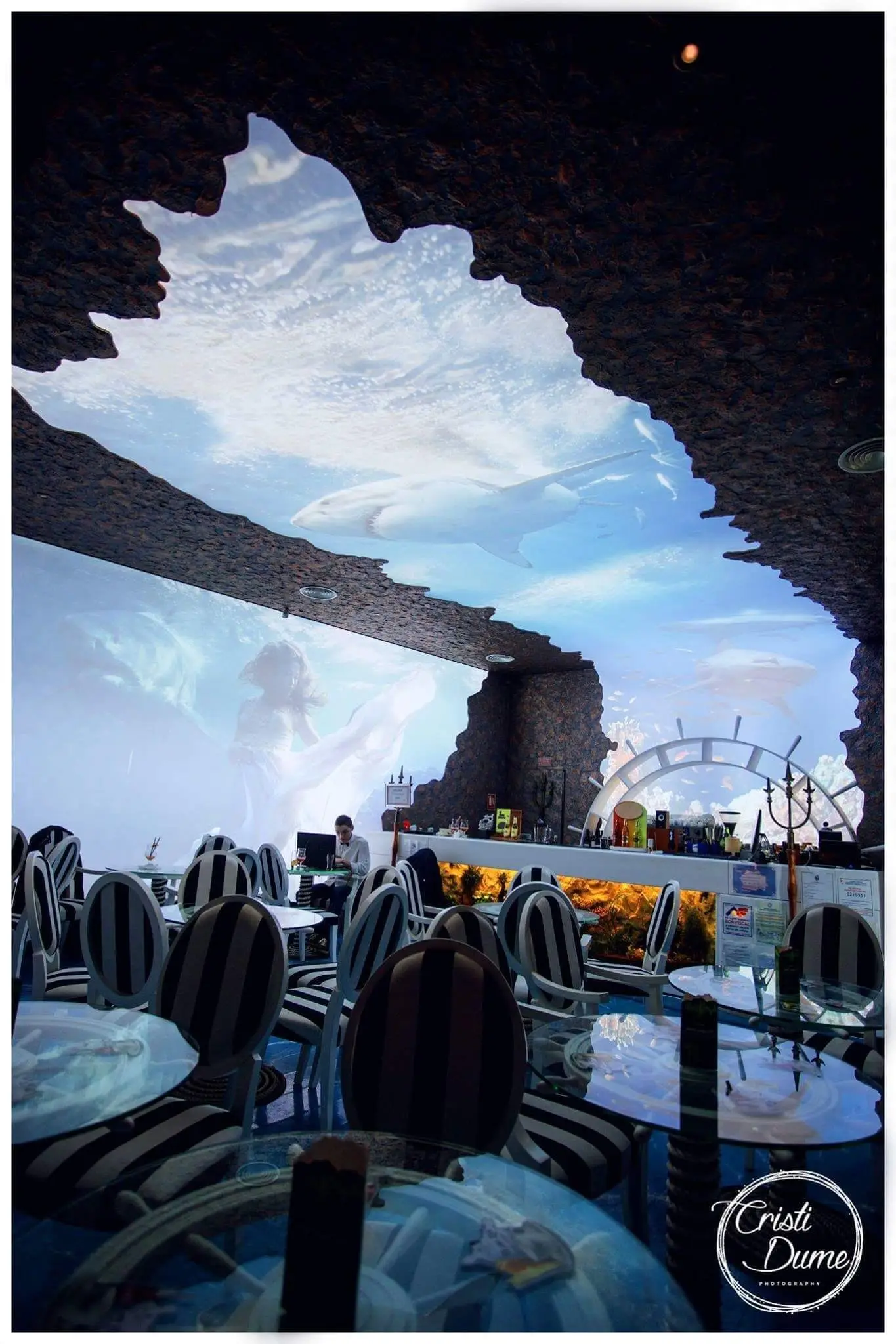 Atlantis-Caffee-Oradea-Design-Interior-Designer-Florin-Ignat-canapele-Candelabre-lampadare-Signa-Design-Solutions-Oradea-club-design-mobilier-restaurant-dotari-hotel-19