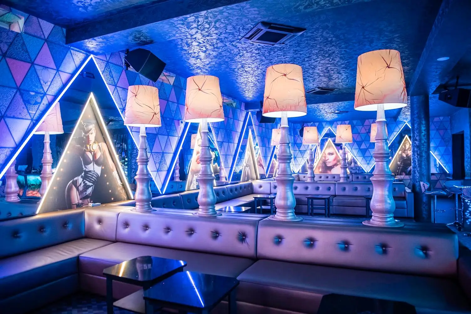 Grand-Master-Club-Dej-Design-Interior-Designer-Florin-Ignat-canapele-Candelabre-lampadare-Signa-Design-Solutions-club-design-mobilier-bar-baruri-led-8 (1)