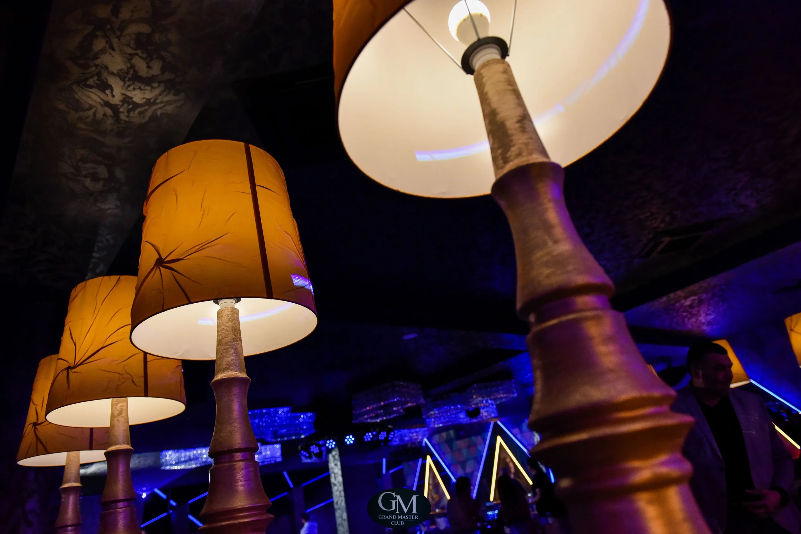 Lampadar detaliu Grand Master Club 02