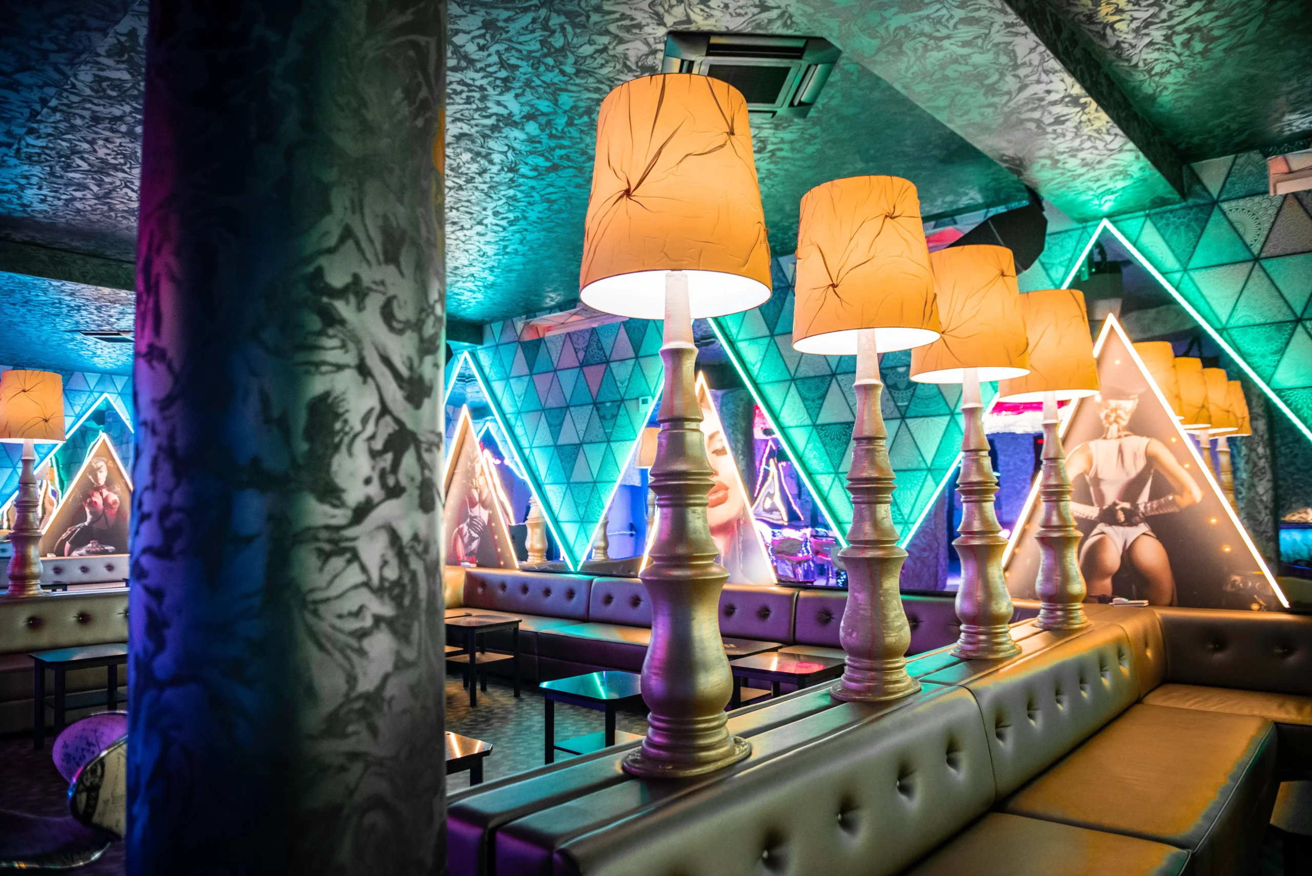 Lampadar personalizat Grand Master Club 02